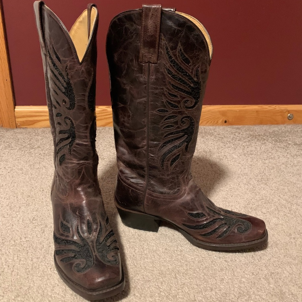 Roper Women’s Brown and Black Cowboy Boots with Classic Western Design
